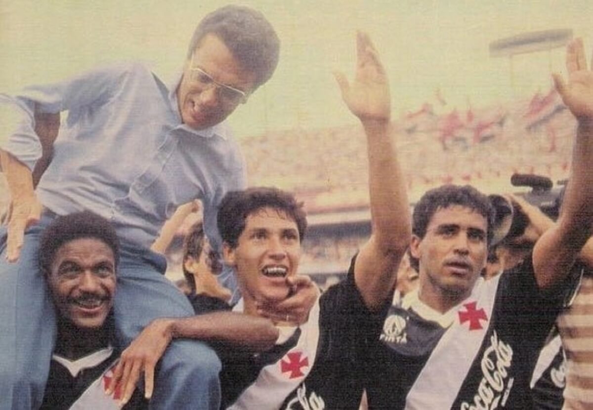 Nelsinho Rosa celebrando título brasileiro do Vasco em 1989