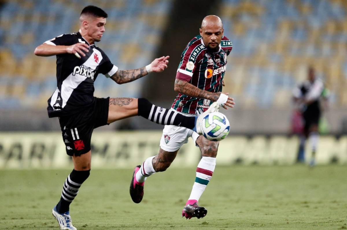 Gabriel Pec em jogo contra o Fluminense