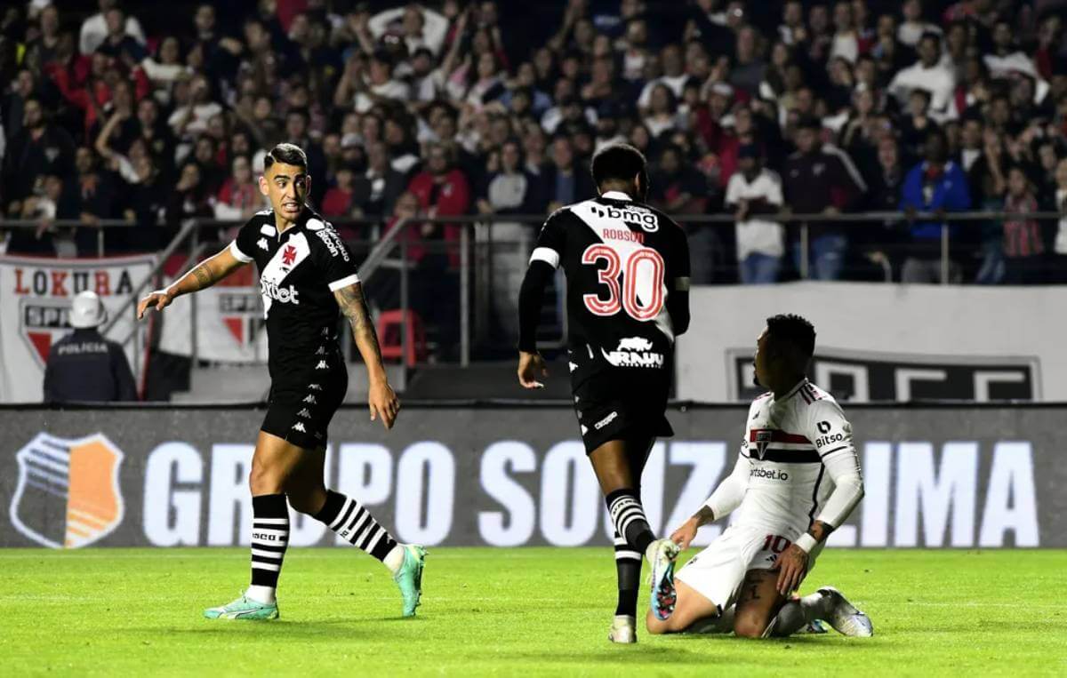 Puma e Robson Bambu em jogo contra o São Paulo