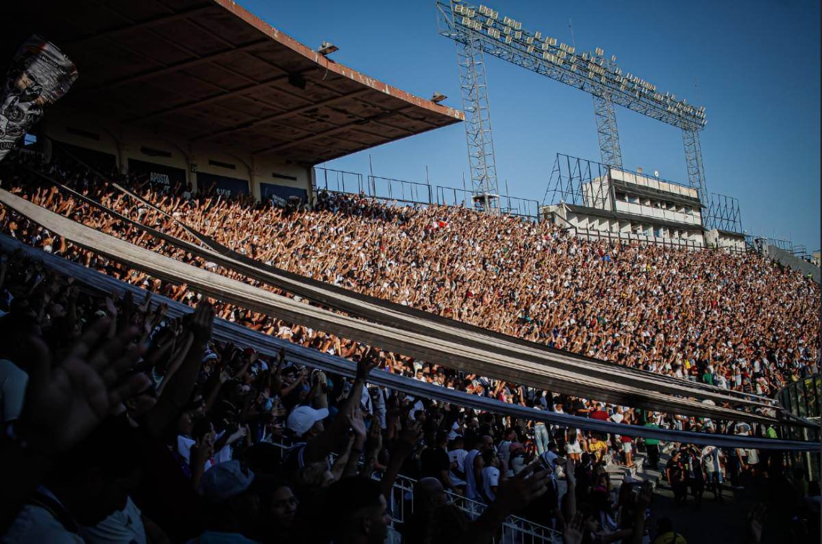 Torcida do Vasco em jogo contra o Santos, em São Januário