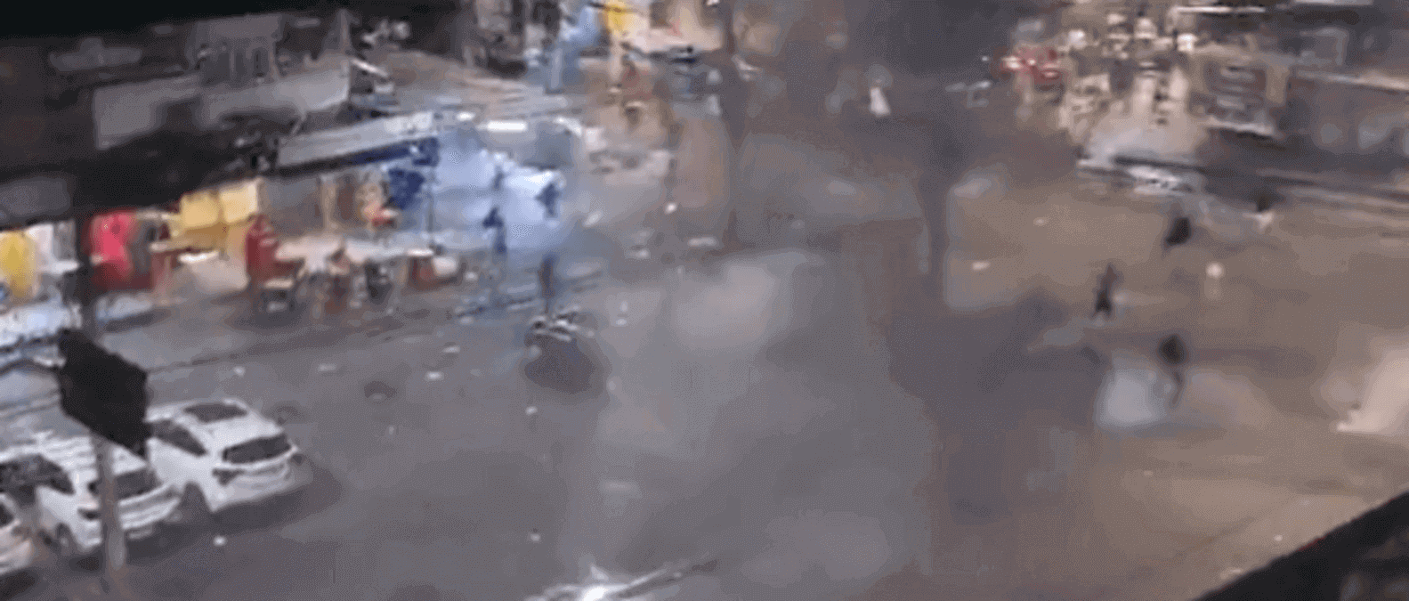 Torcedores tentam invadir São Januário após derrota e são contidos pela polícia