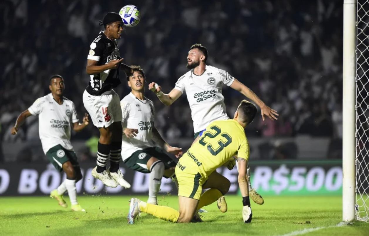 Andrey Santos teve gol anulado contra o Goiás