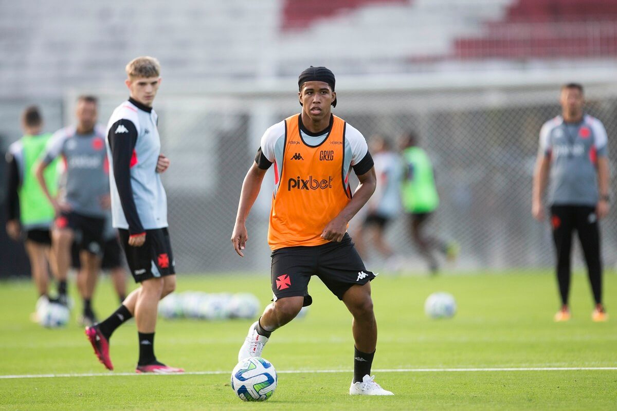 Andrey Santos em treino do Vasco em São Januário