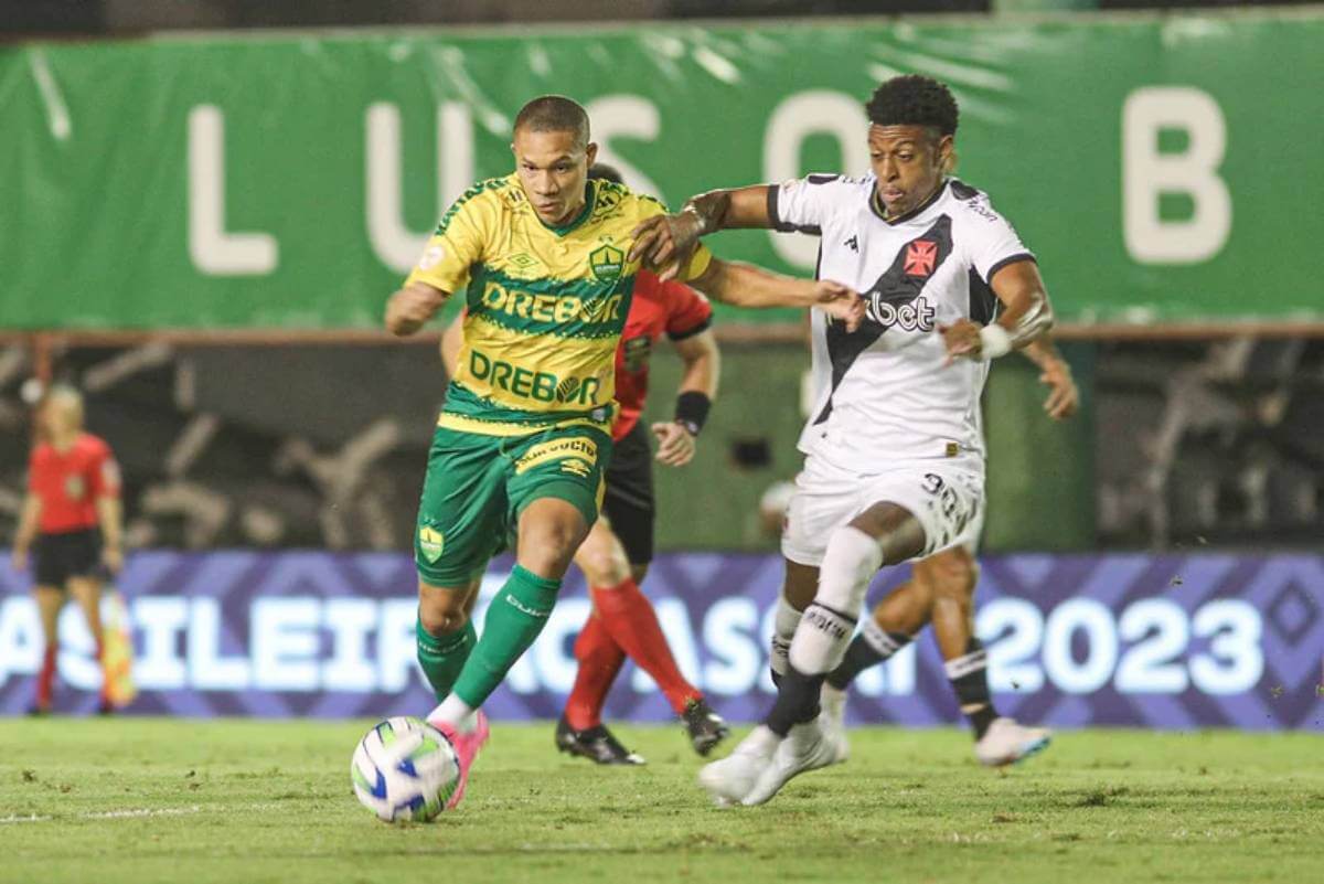 Robson Bambu durante o jogo contra o Cuiabá