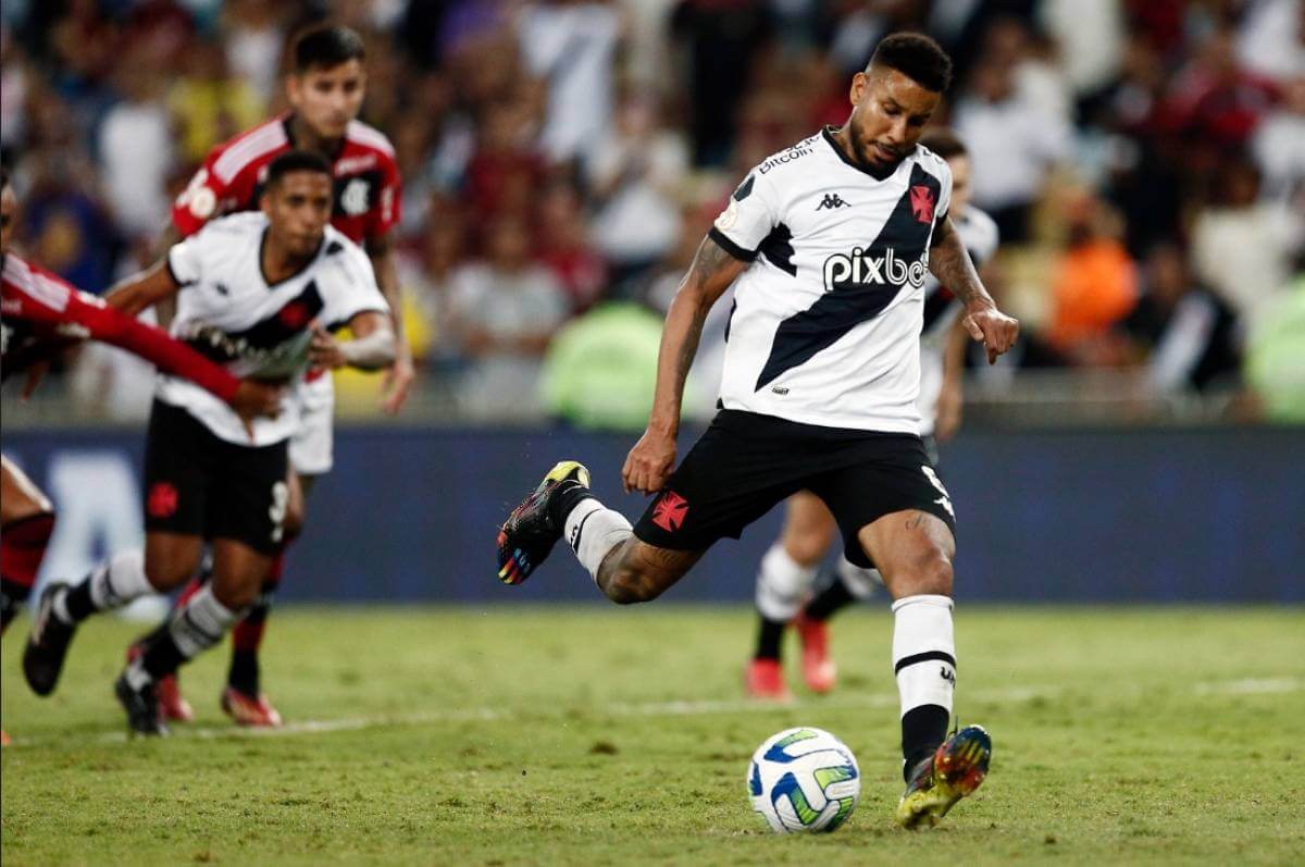 Jair durante jogo contra o Flamengo