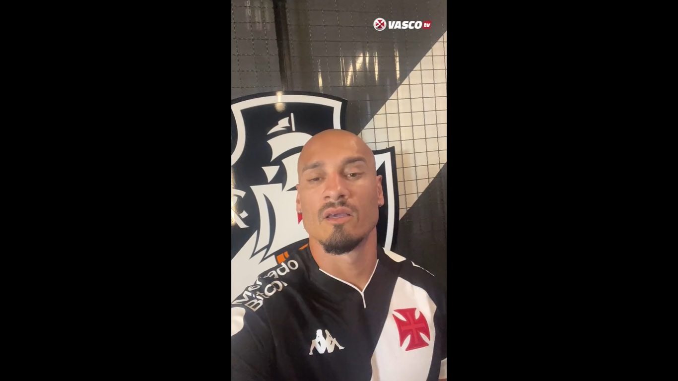 Maicon comemora acerta com o Vasco