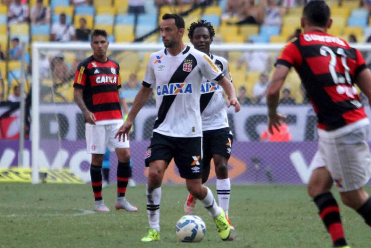 Nenê em clássico contra o Flamengo em 2015