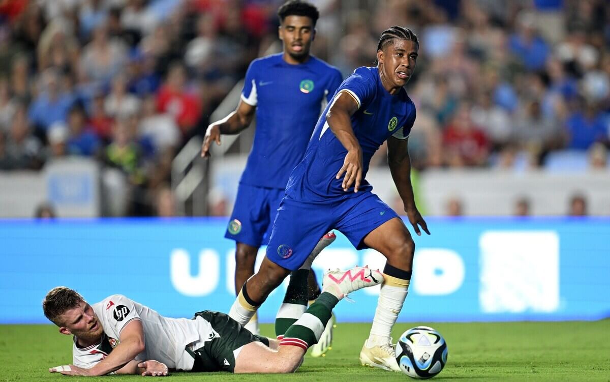 Andrey Santos em ação pelo Chelsea