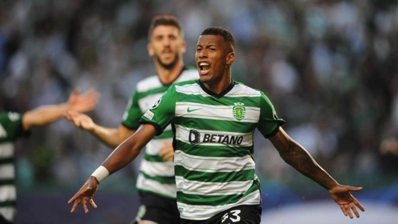Arthur Gomes celebra gol pelo Sporting, de Portugal