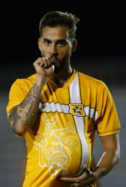 Bruno Cosendey celebra gol pelo Brasiliense