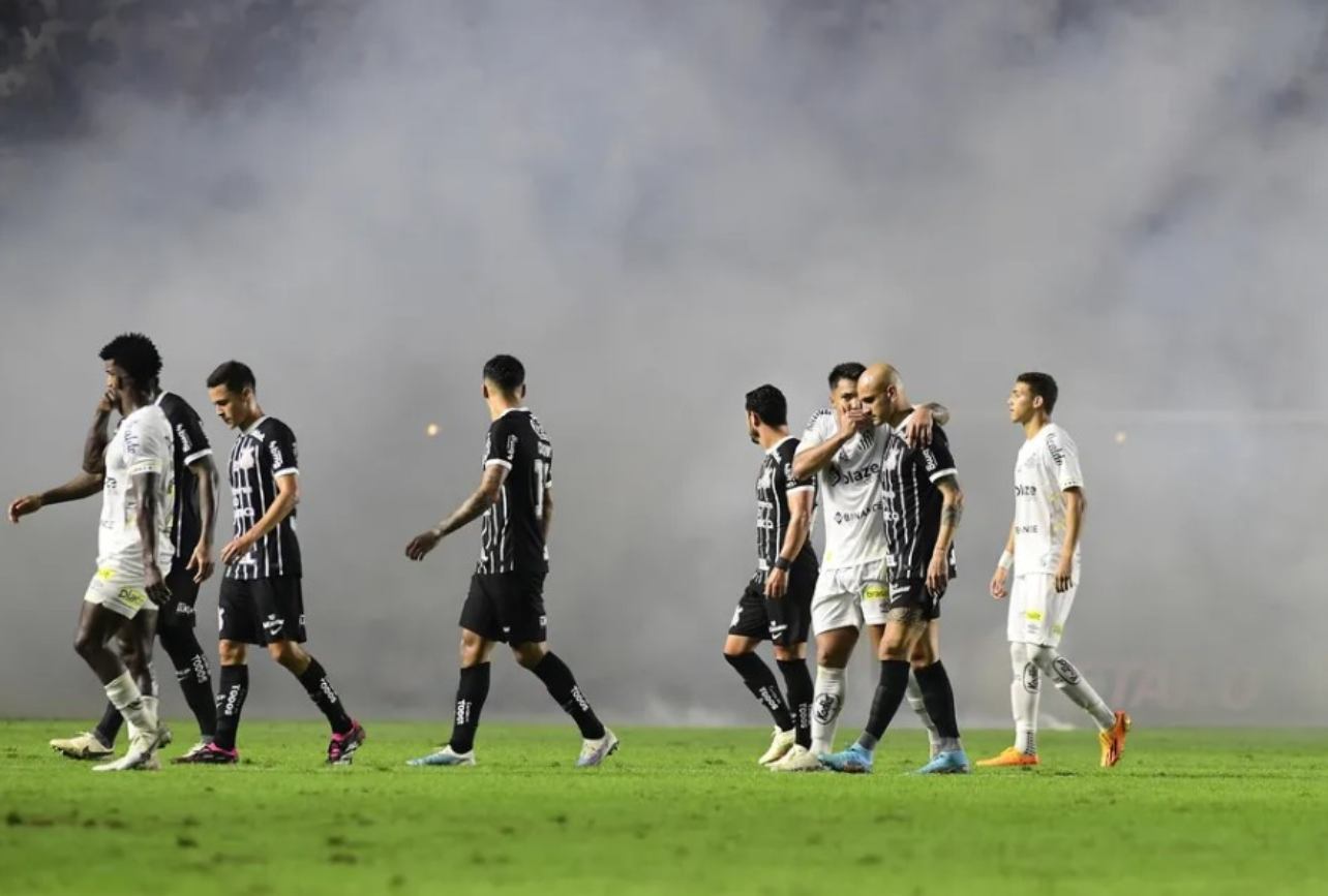 Confusão na Vila Belmiro em Santos x Corinthians