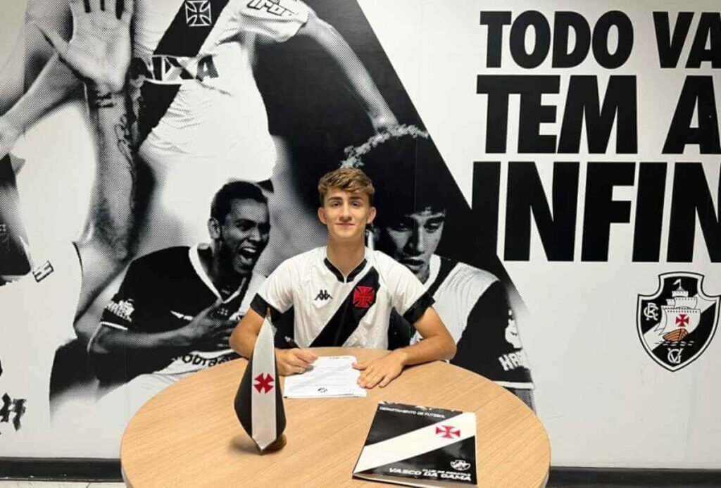 Giuliano Dotta assina contrato com o Vasco
