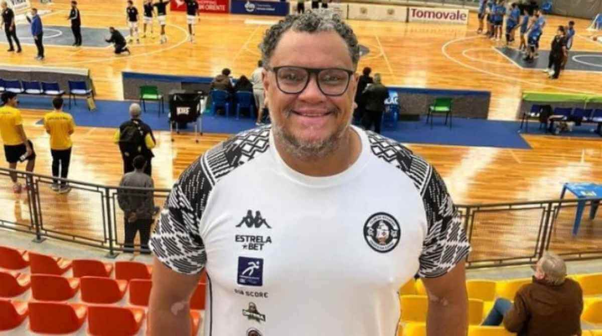 Léo Figueiró, técnico do basquete do Vasco