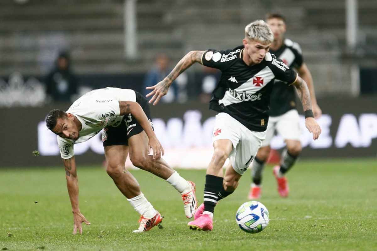 Luca Orellano em jogo contra o Corinthians