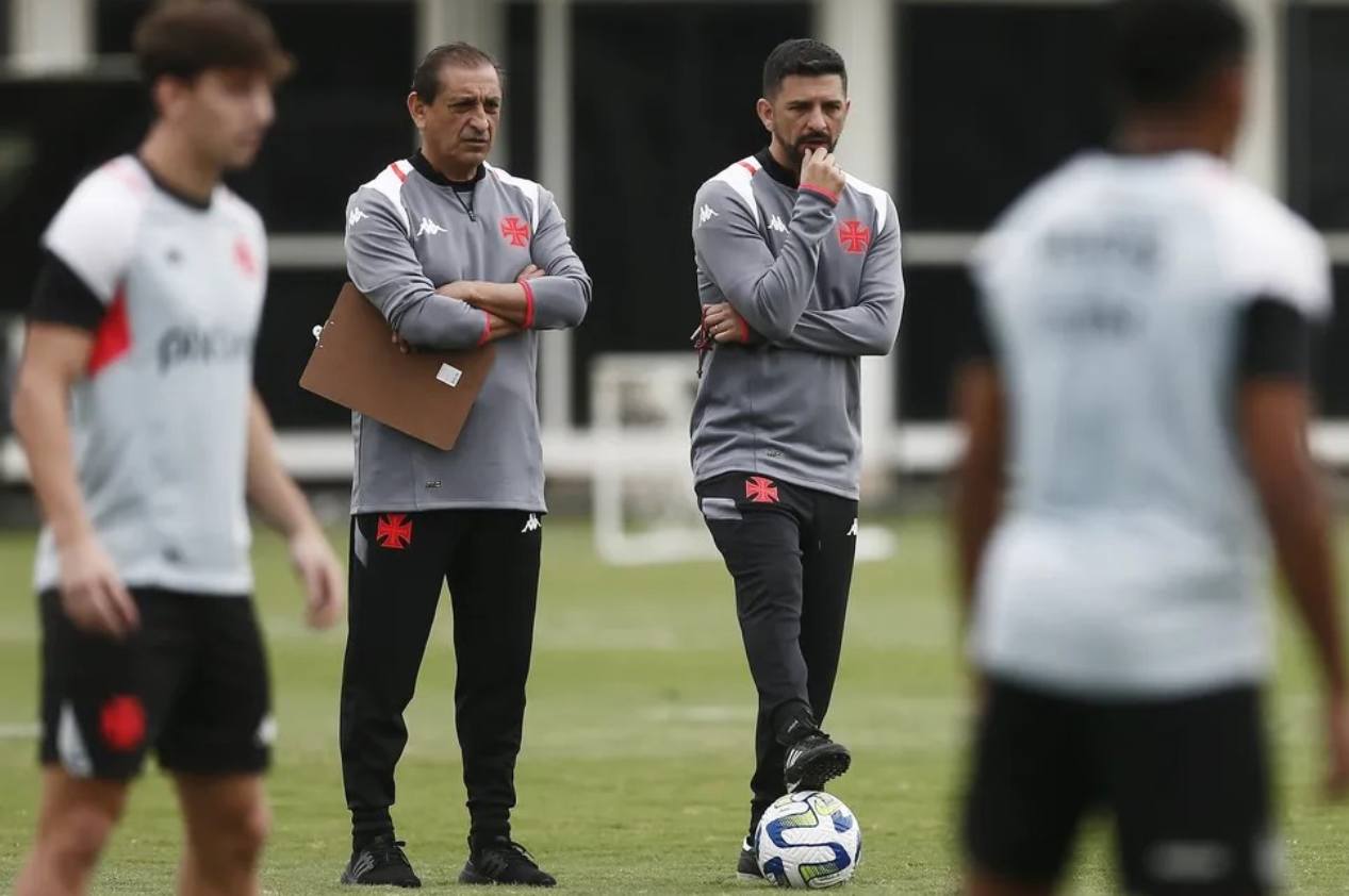 Ramón e Emiliano Díaz em treino do Vasco
