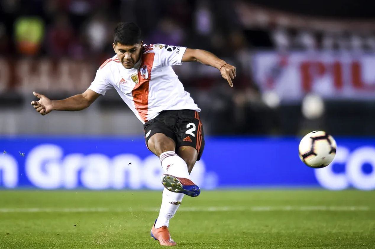 Robert Rojas em campo pelo River Plate, da Argentina