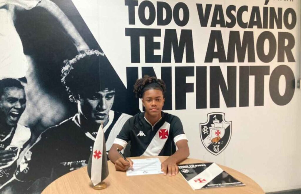 Samuel assina contrato de formação com o Vasco 