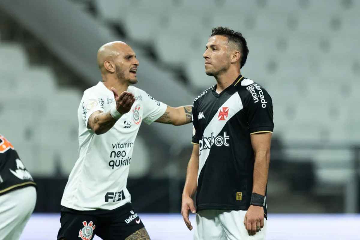 Sebastian Ferreira e Fábio Santos em Corinthians x Vasco