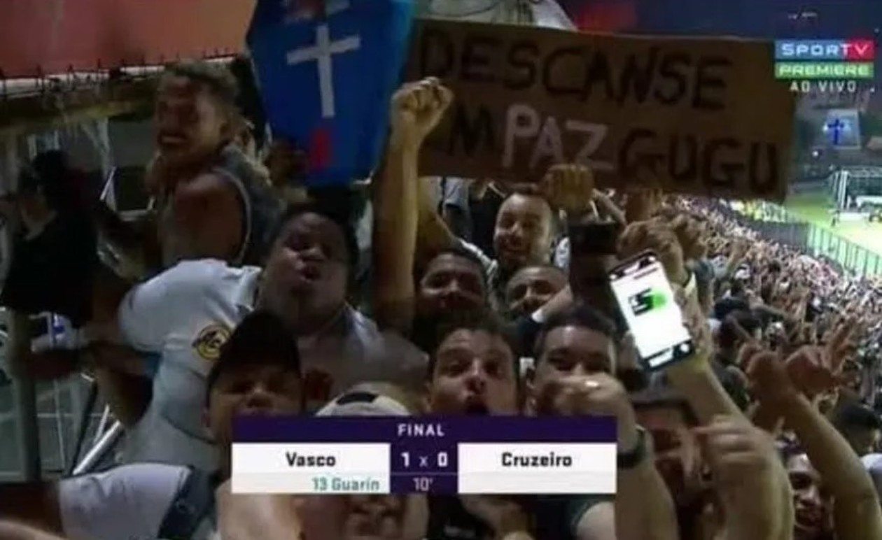 Torcida do Vasco provoca o Cruzeiro sobre queda à Série B