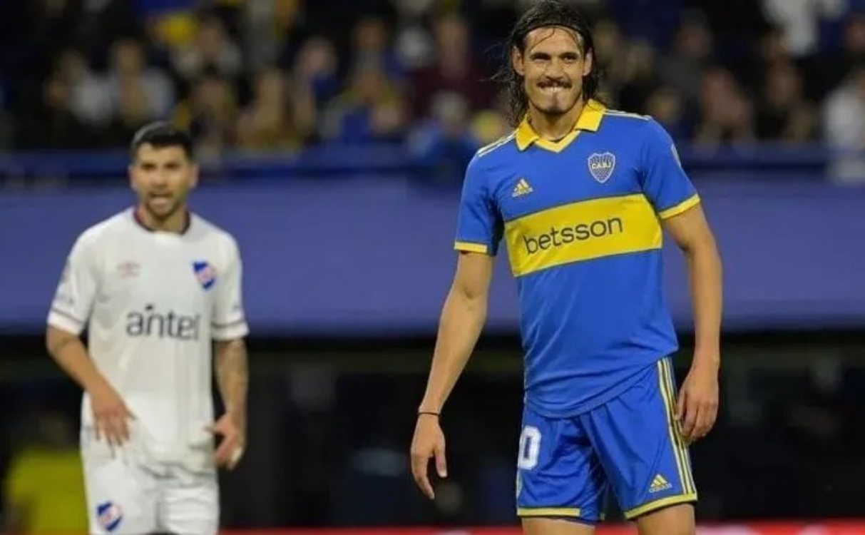 Cavani em campo pelo Boca Juniors, da Argentina