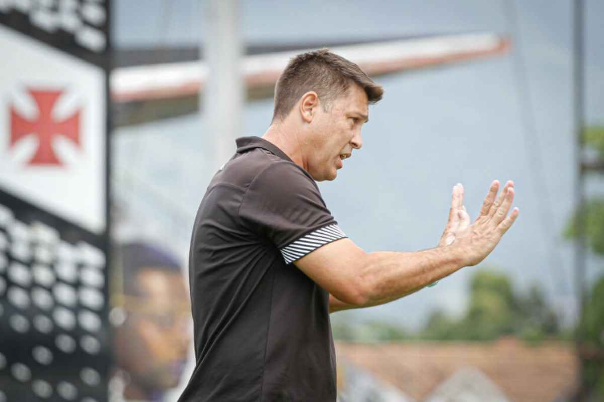 Diogo Calhau, técnico do Sub-15 do Vasco