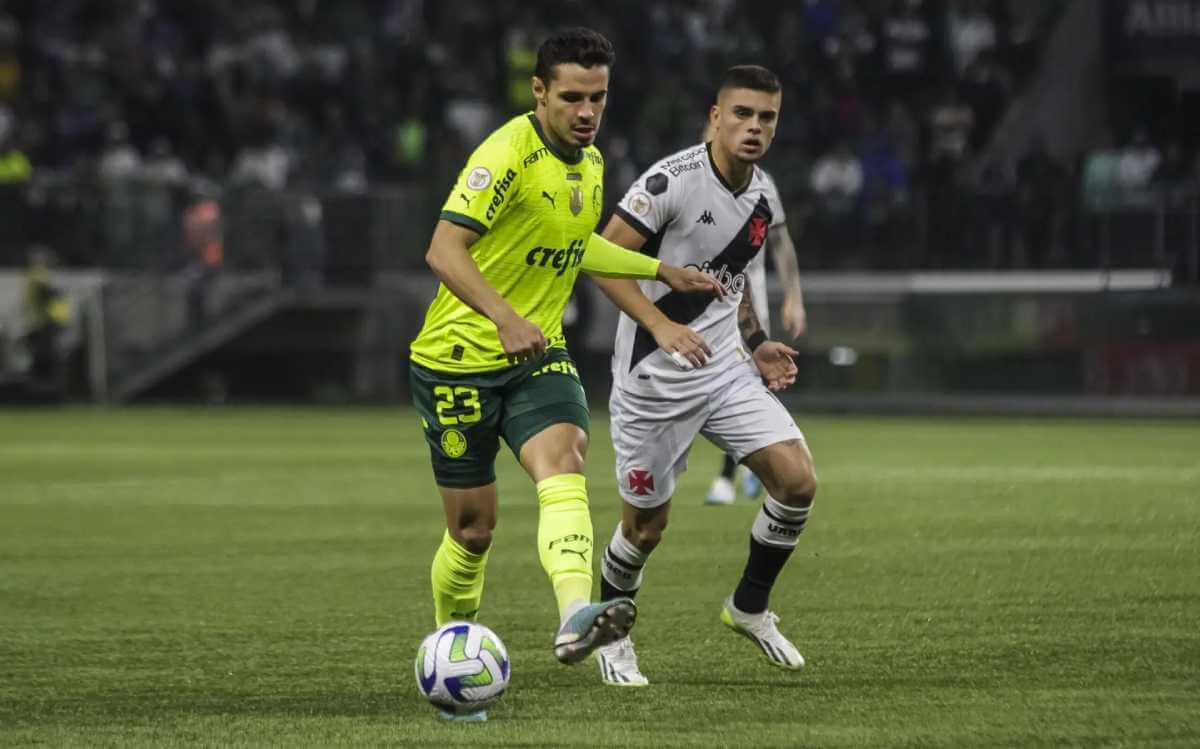 Gabriel Pec em ação pelo Vasco contra o Palmeiras