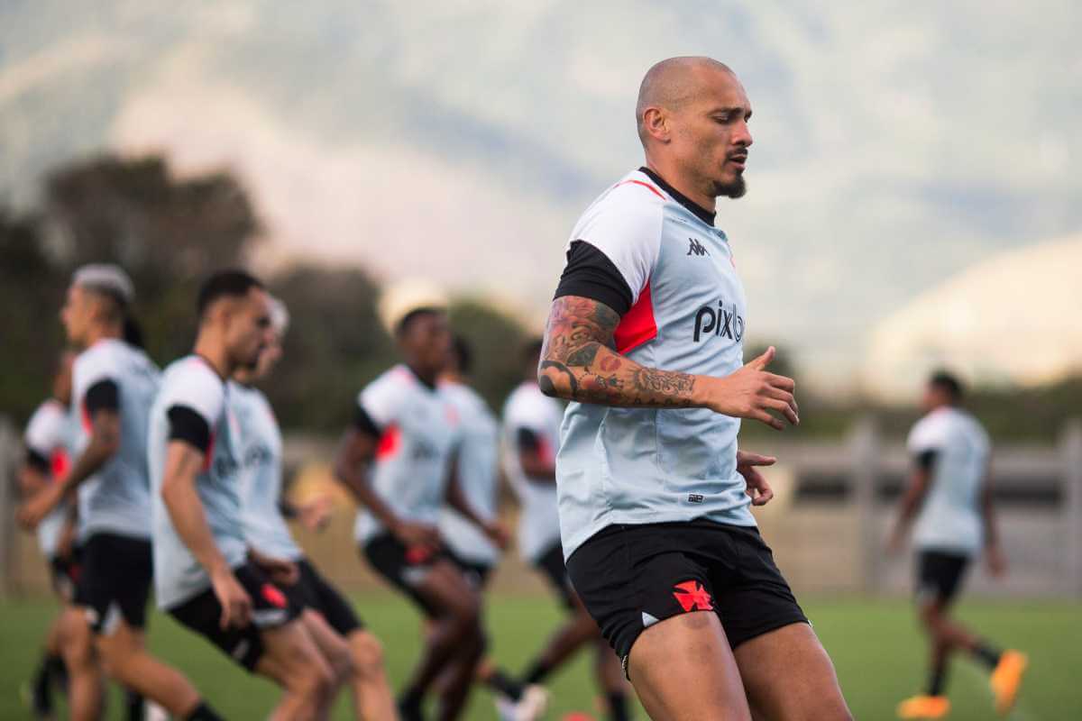 Maicon em treino do Vasco