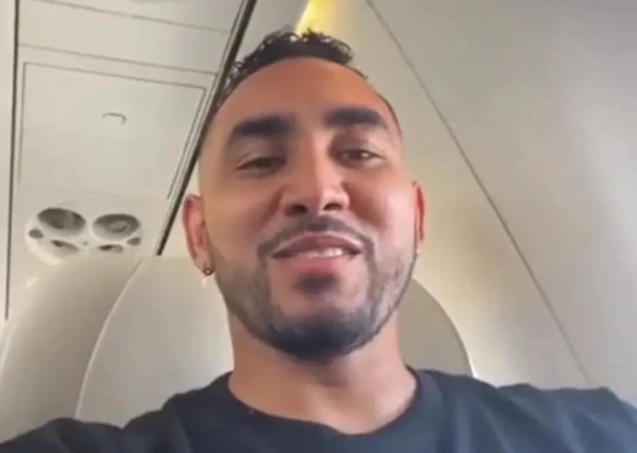 Dimitri Payet em avião a caminho do Brasil