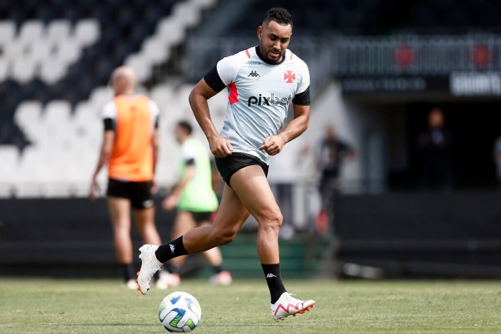 Payet Treina Em Folga Do Elenco Visando Estreia Pelo Vasco Vasco Notícias