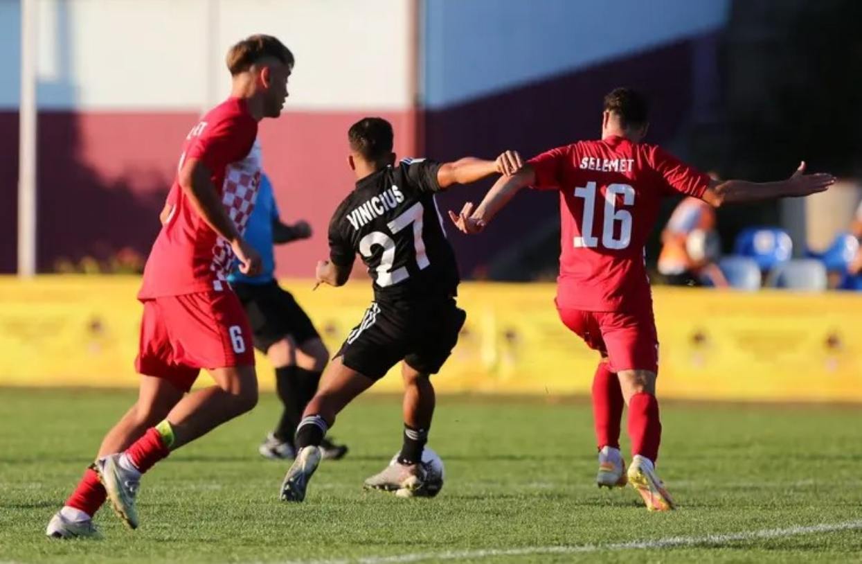 Vinicius Paiva em campo pelo Sheriff, da Moldávia