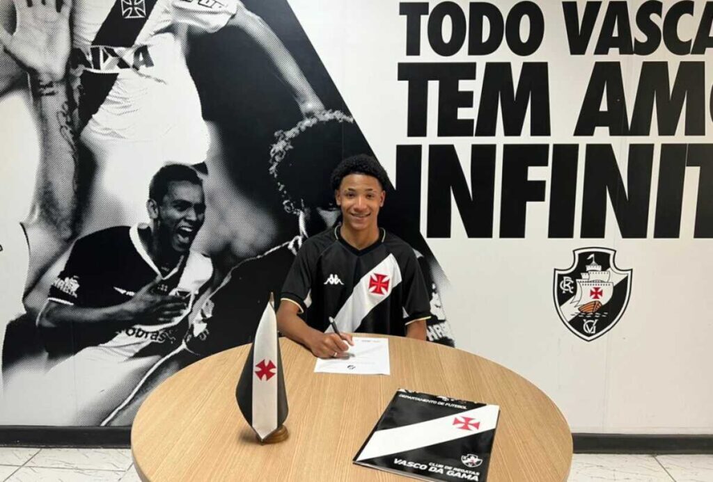 Gabriel Pais lateral-esquerdo do Sub-14 do Vasco