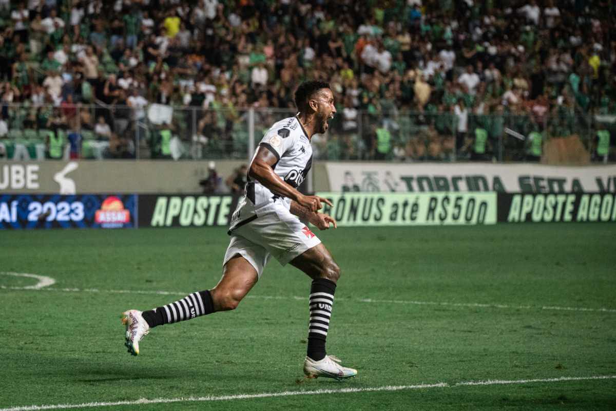 Jair fez o gol da vitória do Vasco contra o América-MG