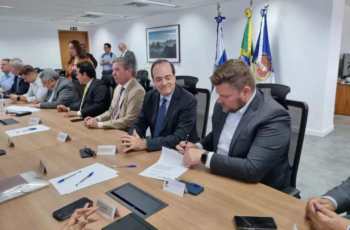 Carlos Roberto Osório e Lúcio Barbosa em reunião com o MP