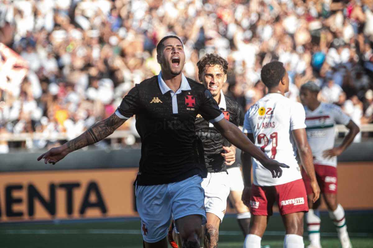 Praxedes comemorando gol contra o Fluminense