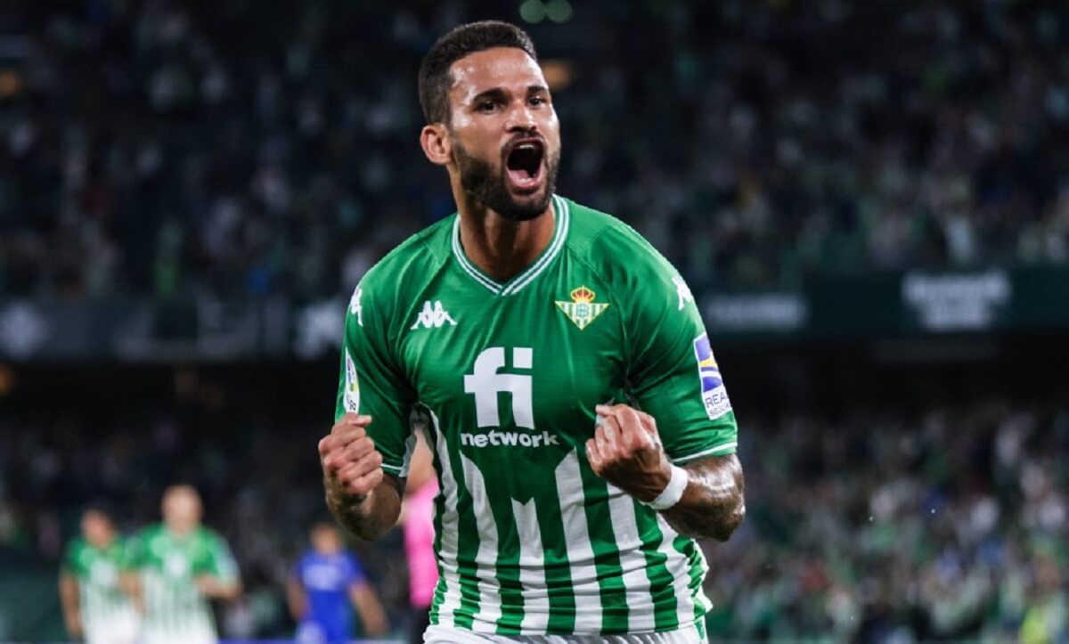 Willian José em ação pelo Real Betis-ESP