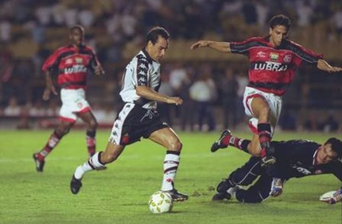 Edmundo em Flamengo x Vasco pelo Brasileiro 1997