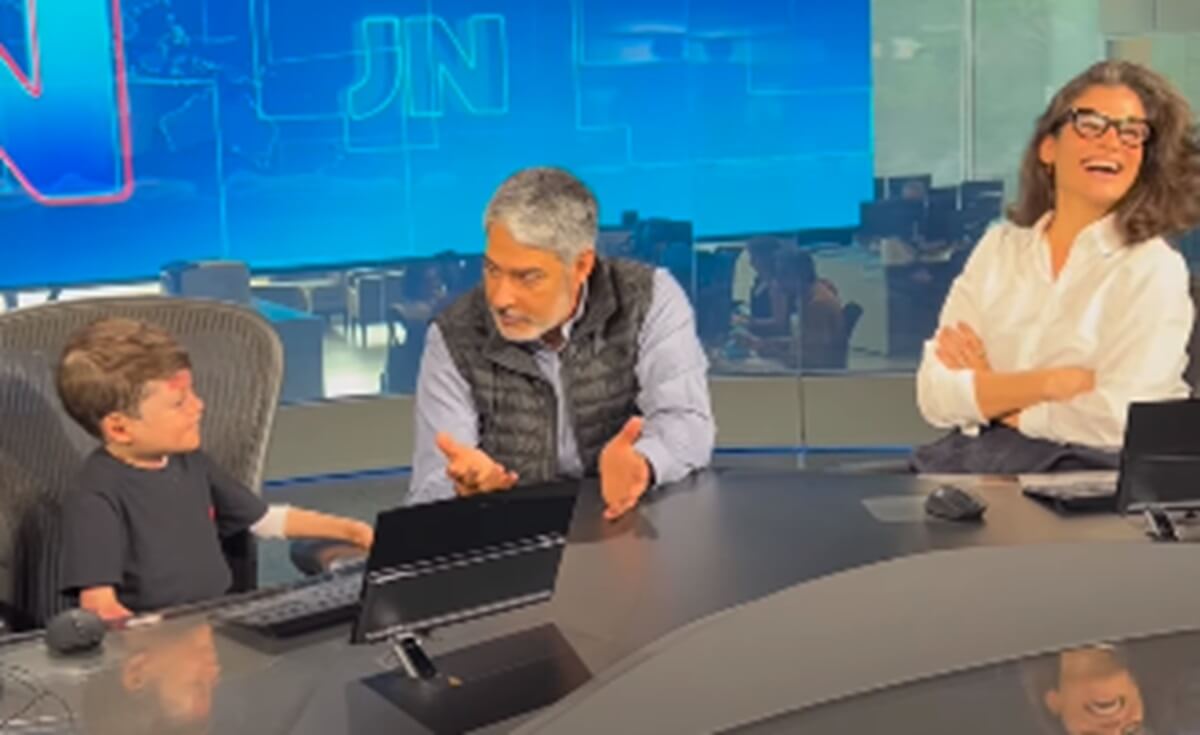 Gui, William Bonner e Renata Vasconcellos no estúdio do Jornal Nacional