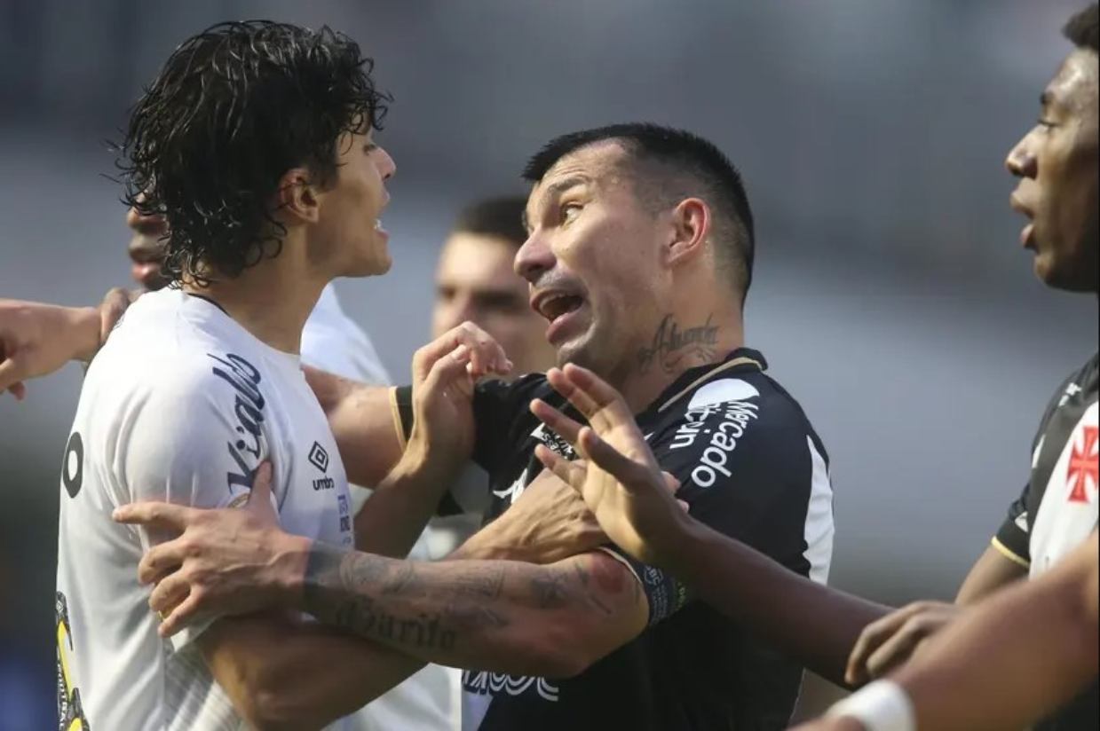 Santos perde oito mandos de campo pelas confusões no jogo contra o