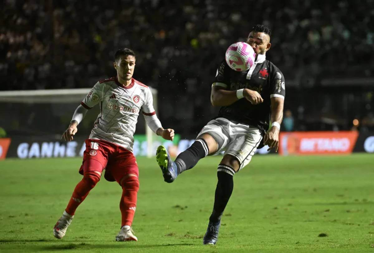 Payet em ação pelo Vasco contra o Internacional