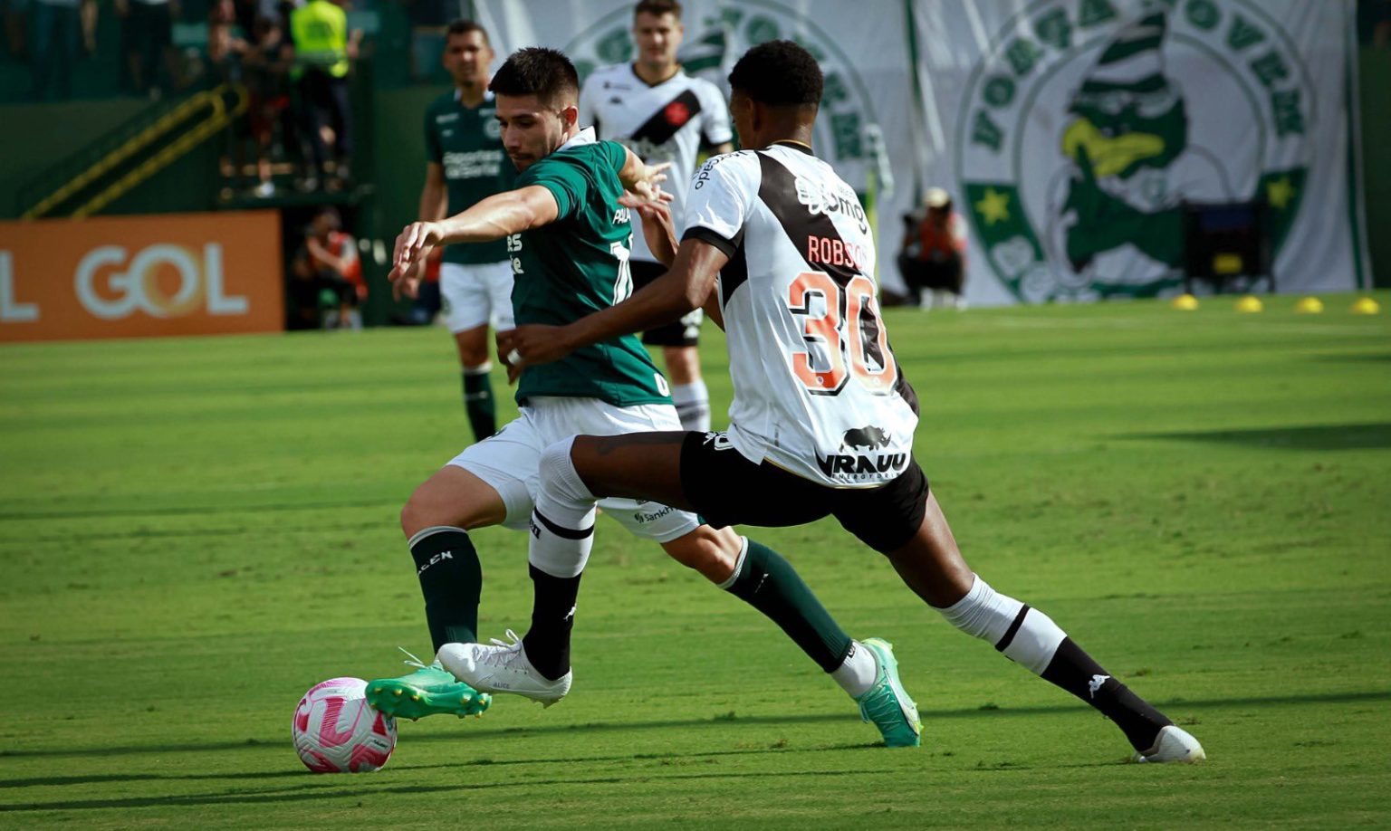 Robson em campo no empate com o Goiás