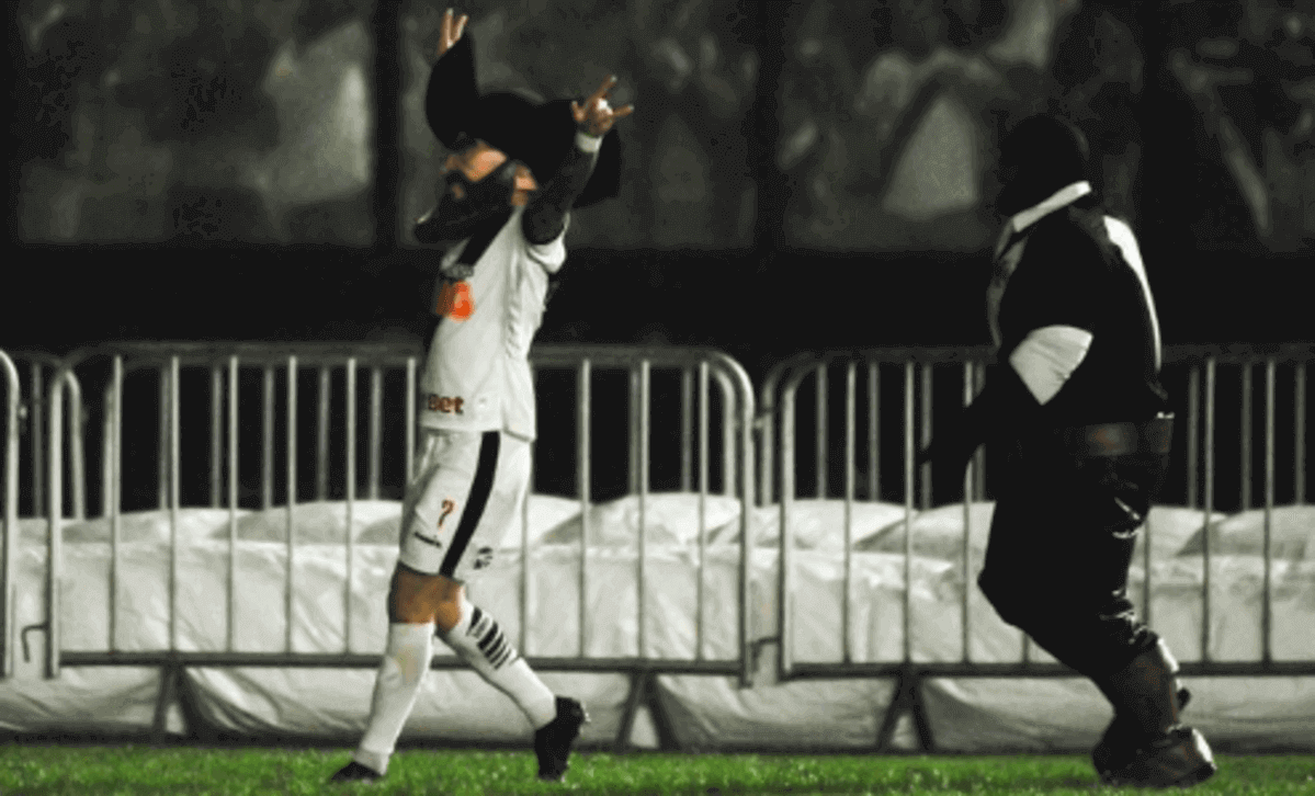 Rossi comemora gol em São Januário