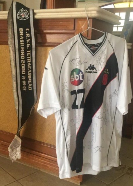 Camisa de Jorginho Paulista do Vasco com a logo do SBT