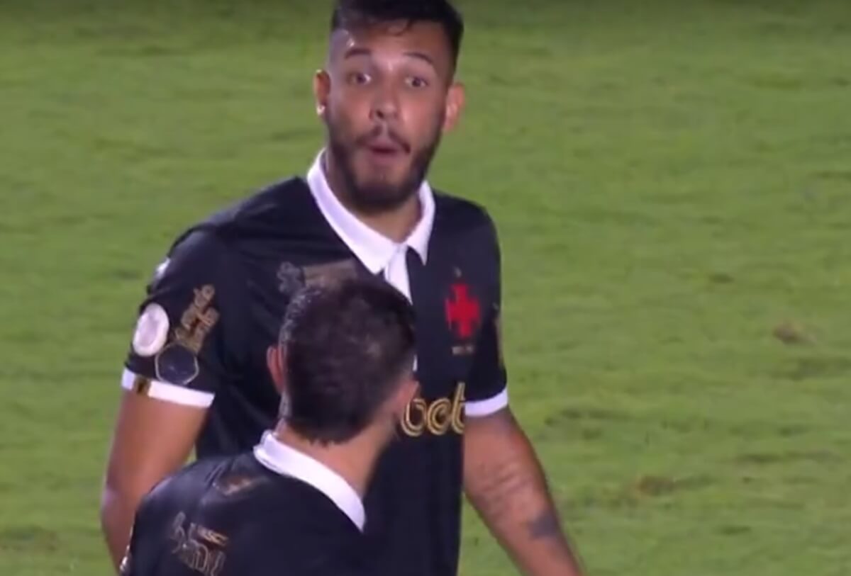 Discussão entre Vegetti e Zé Vitor em Vasco x Corinthians