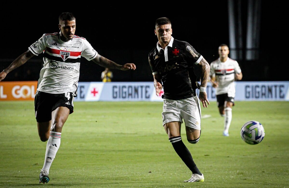 Gabriel Pec em ação pelo Vasco contra o São Paulo