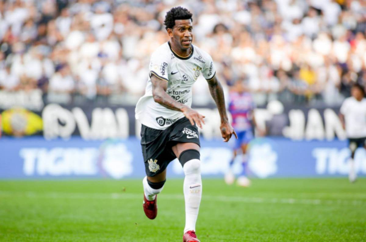 Gil, zagueiro do Corinthians