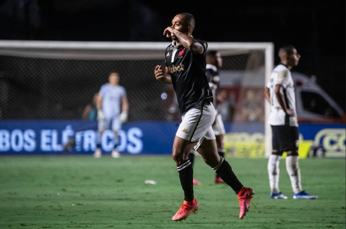 Paulo Henrique em ação pelo Vasco contra o Botafogo