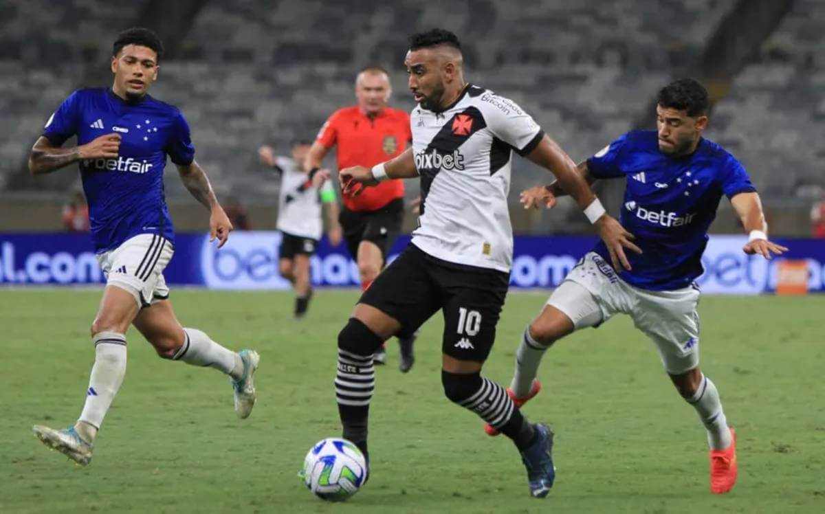 Payet em ação pelo Vasco contra o Cruzeiro