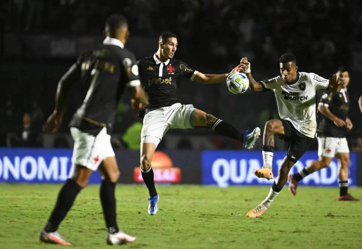 Praxedes em ação pelo Vasco contra o Botafogo