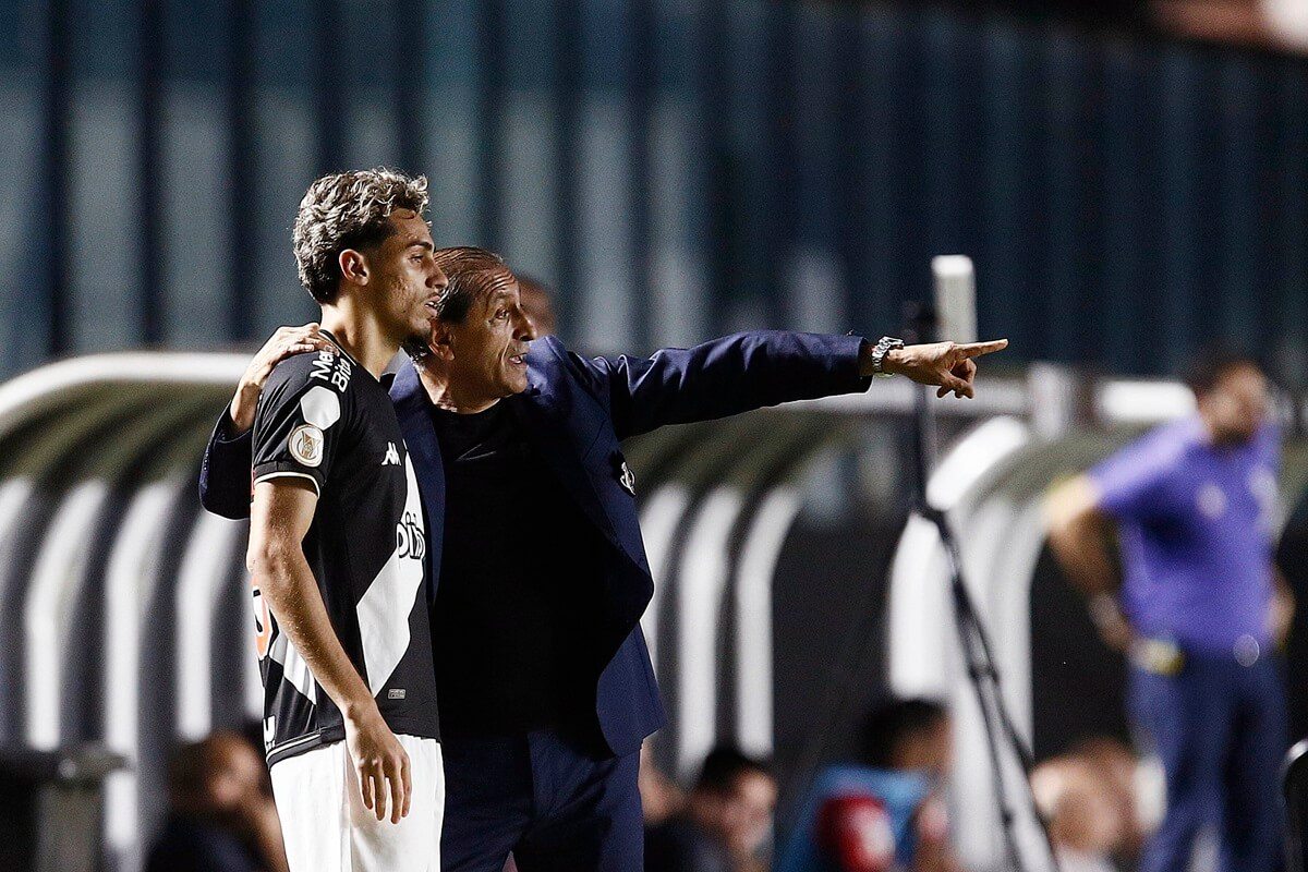 Ramón Díaz orientando Marlon Gomes em Vasco x Athletico-PR