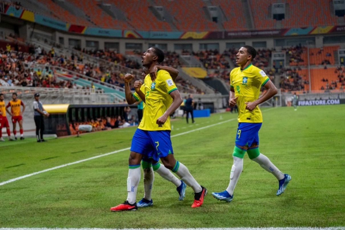 Com dois gols de Rayan, Brasil vence a primeira no Mundial Sub-17 – Vasco  da Gama